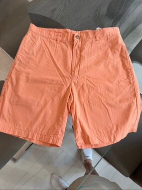 Vineyard Vines Salmon Flat Front Men's Shorts. Size 35